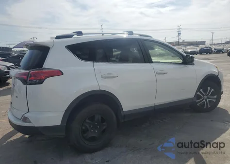2018 Toyota Rav4 Le z USA, uszkodzony, nr VIN JTMZFREV3JJ749708